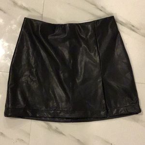 Sky to moon leather skort